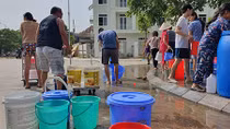 Người Hà Nội khốn khổ vì nước