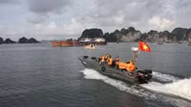 Những người ăn Tết trên biển