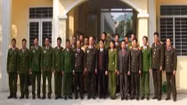 Thứ trưởng Nguyễn Văn Thành kiểm tra công tác tại Công an huyện Lạc Thủy