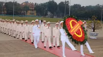 Đoàn đại biểu Bộ Công an vào Lăng viếng Chủ tịch Hồ Chí Minh