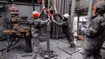 Toan tính đằng sau cuộc chiến giá dầu