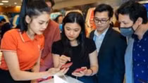 Người dùng háo hức trải nghiệm điện thoại Vsmart 5G “Make in Vietnam”