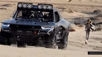 Quái vật off-road “cơn bão sa mạc” dành cho “Người Dơi”