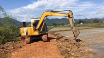 Doanh nghiệp tự ý múc đất ruộng của dân để thi công dự án