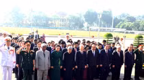 Lãnh đạo Đảng, Nhà nước dâng hương tưởng niệm các anh hùng liệt sĩ