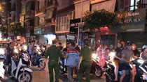 Lừa con gái đi mua thẻ điện thoại rồi đâm vợ cũ trọng thương