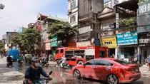 Cháy cửa hàng cho thuê áo cưới trên phố Tam Trinh