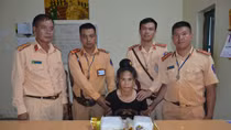 Hơn 2 kg ma túy đá giấu trong túi chè khô