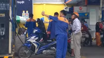 Giá thành rẻ hơn, người tiêu dùng vẫn quay lưng với xăng E5