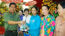 Công an TP Cần Thơ chăm lo Tết cho người nghèo