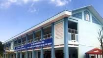 Trường xây dựng tiền tỉ mới khánh thành đã hư hỏng