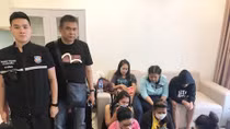 Mắc bẫy vì ham quà "khủng"