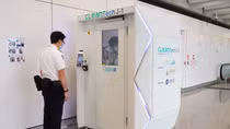 Sân bay quốc tế Hong Kong dùng buồng khử trùng toàn thân cho hành khách