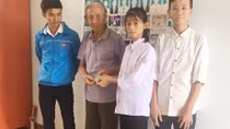 Biểu dương hai học sinh trả lại 14 triệu đồng cho người đánh rơi