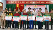 Nhiều hoạt động nghĩa tình giúp đồng bào có hoàn cảnh khó khăn