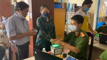 Cấp căn cước công dân gắn chip điện tử cho người dân xứ biển