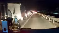 Khen thưởng nhân viên chạy bộ 2 km “giải cứu” xe cứu thương