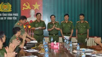 Khen thưởng các đơn vị phá vụ tàng trữ vũ khí và ma túy