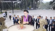 Chủ tịch Quốc hội viếng các Anh hùng liệt sĩ tại Quảng Trị
