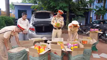 Tài xế ô tô chở gần 300kg pháo nổ gặp CSGT bỏ chạy
