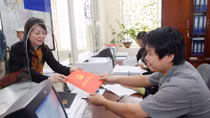 Phân cấp cho quận, huyện cấp sổ đỏ để giảm tải