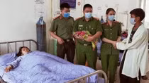 3 CBCS công an huyện hiến máu cứu sống sản phụ