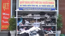 Chuyện ở quầy quần áo từ thiện