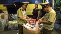 Tạm giữ hơn 1 nghìn chiếc bánh Trung thu nhập lậu vào Việt Nam