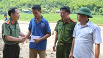 Cục Truyền thông CAND sẻ chia nỗi đau với người dân vùng lũ Na Mèo