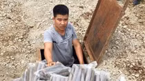Đào hầm giấu hơn 1 tạ thuốc nổ