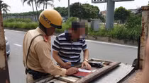 Người nhà phản ứng khi tài xế bị phạt vì vi phạm nồng độ cồn