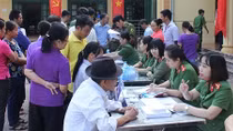 Cấp chứng minh thư lưu động cho hơn 200 người dân