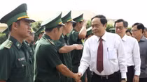 Chủ tịch UBTƯ MTTQ Việt Nam thăm Đồn biên phòng Nhà Mát