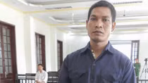 Đang tắm, bé gái 14 tuổi bị gã trai giở trò trong nhà vệ sinh