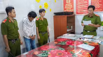 Tên cướp nghiện lấy kim tiêm dính máu doạ người