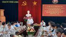 Phó Thủ tướng Thường trực Trương Hòa Bình kiểm tra công tác bầu cử ở Vĩnh Long