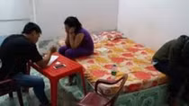 Mẹ thuê nhà mở quán cà phê để con gái bán dâm