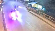 Nam thanh niên chạy xe “tốc độ bàn thờ” hất bà cụ rơi sông tử vong