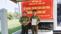 Công an TP Cần Thơ bàn giao nhà nghĩa tình đồng đội