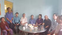 Trao tặng nhà cho người nghèo, gia đình chính sách