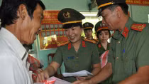 Ấm tình xuân trên quê hương đất sen hồng chiều 28 Tết