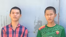 Rủ nhau mang dao đi chém người cướp xe máy bán lấy tiền ăn nhậu
