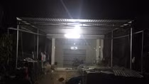Vợ tạt nước sôi vào người chồng đang ngủ 