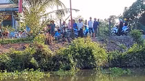 Thi thể người đàn ông trôi trên kênh 