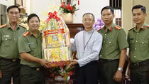 Công an tỉnh đến thăm và chúc Tết Tòa giám mục Giáo phận Vĩnh Long