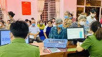 Công an TP Cần Thơ tăng cường cán bộ chiến sĩ làm đêm cấp CCCD