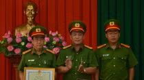 Khen thưởng cán bộ, chiến sĩ tích cực cứu vụ cháy Công ty Kwong Lung-Meko 