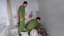 Đôi nam nữ quằn quại trong đống lửa sau khi cãi vã