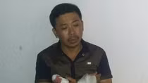 Giết bạn thân vì dám... âu yếm vợ mình