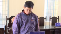Đi tù vì cưỡng hiếp nữ tiếp viên 14 tuổi